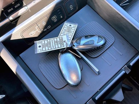 Used 2024 Hyundai Santa Fe Limited image 11