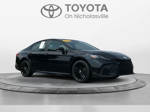 Used 2025 Toyota Camry SE FWD image 7