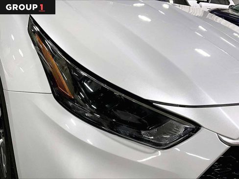 Certified 2022 Toyota Highlander XLE image 27