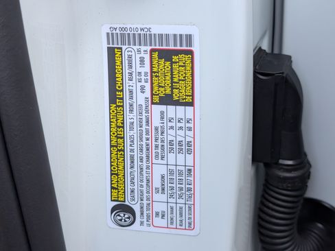 Used 2025 Volkswagen Atlas Cross Sport SE FWD image 38