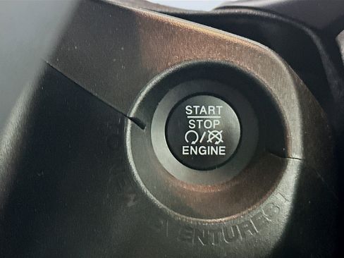Used 2022 Jeep Renegade Latitude AWD/4WD image 19