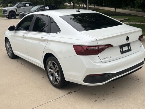 Used 2022 Volkswagen Jetta SE FWD image 8