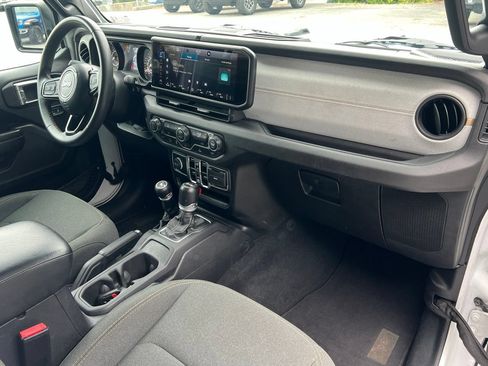 Used 2024 Jeep Wrangler Unlimited Sport AWD/4WD image 19