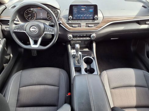 Used 2023 Nissan Altima 2.5 SV FWD image 4