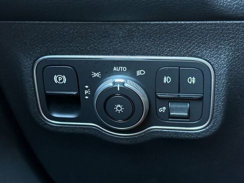 Used 2025 Mercedes-Benz GLB 250 4MATIC image 31