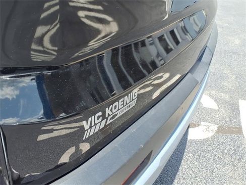 Used 2023 GMC Acadia SLE w/ Driver Convenience Package image 7