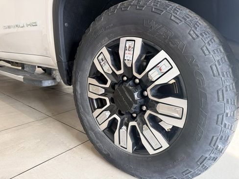 Used 2024 GMC Sierra 3500 Denali w/ Technology Package image 12