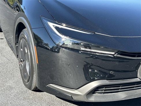 Used 2024 Toyota Prius LE image 10