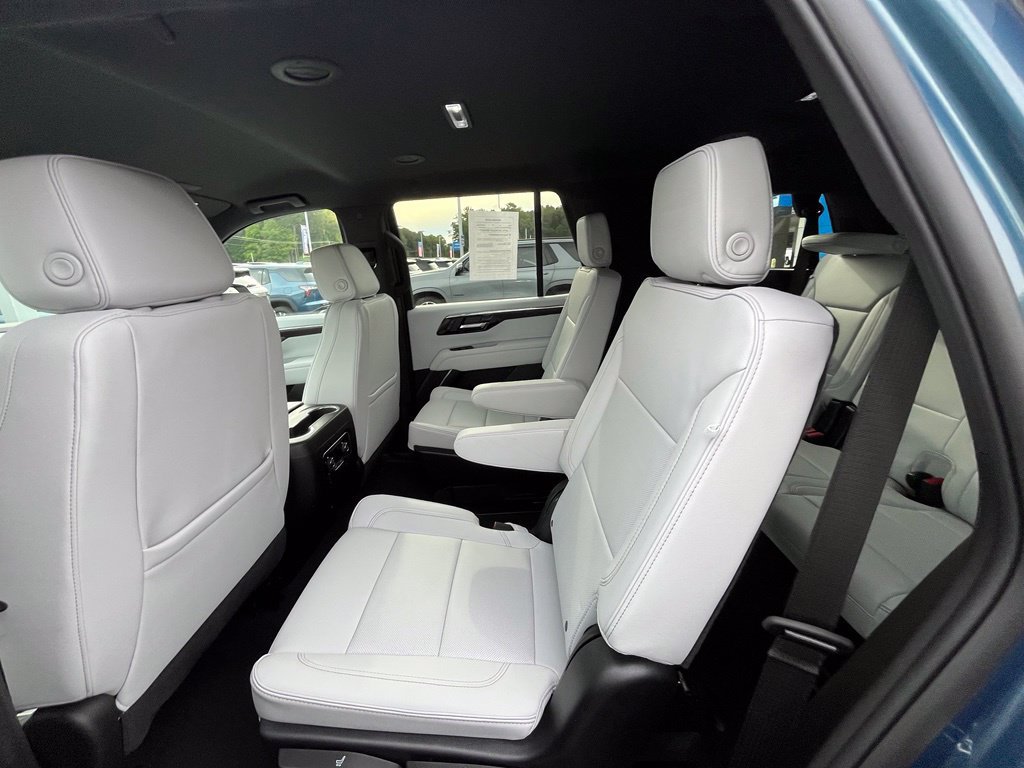 Used 2026 Chevrolet Tahoe Premier AWD/4WD image 10