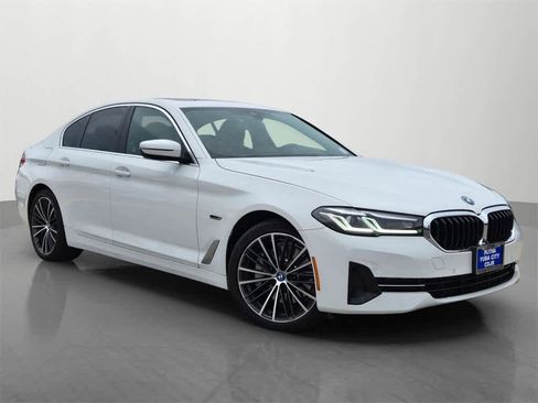 Used 2022 BMW 530e w/ Premium Package image 8