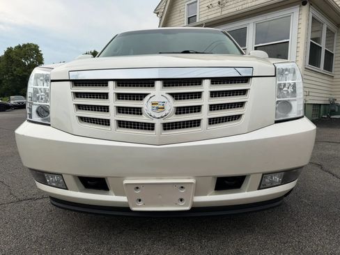 Used 2013 Cadillac Escalade Luxury AWD/4WD image 22