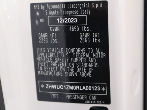 Used 2024 Lamborghini Revuelto image 32