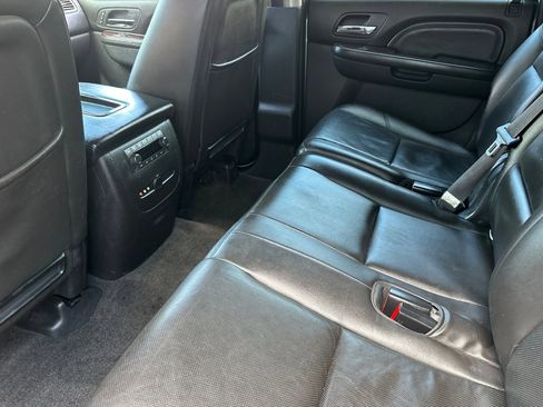 Used 2014 GMC Yukon XL Denali image 28