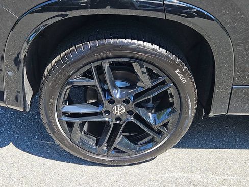 Certified 2026 Volkswagen Tiguan SE R-Line AWD/4WD image 9