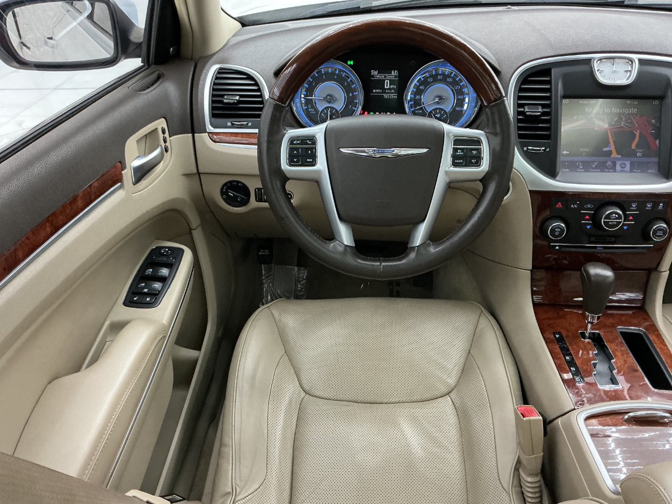 Used 2011 Chrysler 300 C AWD/4WD image 31