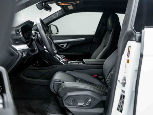 Used 2020 Lamborghini Urus image 39
