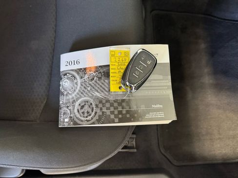 Used 2016 Chevrolet Malibu LT FWD image 26