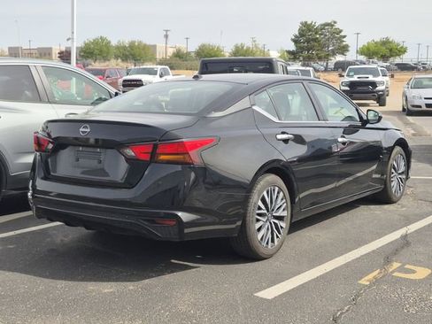 Used 2025 Nissan Altima 2.5 SV image 8