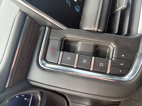 Used 2023 Chevrolet Suburban High Country AWD/4WD image 26