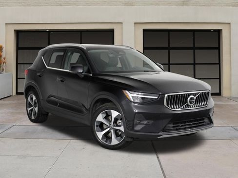 Certified 2025 Volvo XC40 B5 Plus image 34
