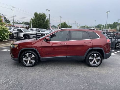 Used 2019 Jeep Cherokee Limited w/ Luxury Group FWD image 5