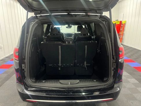 Used 2025 Chrysler Pacifica Select FWD image 5