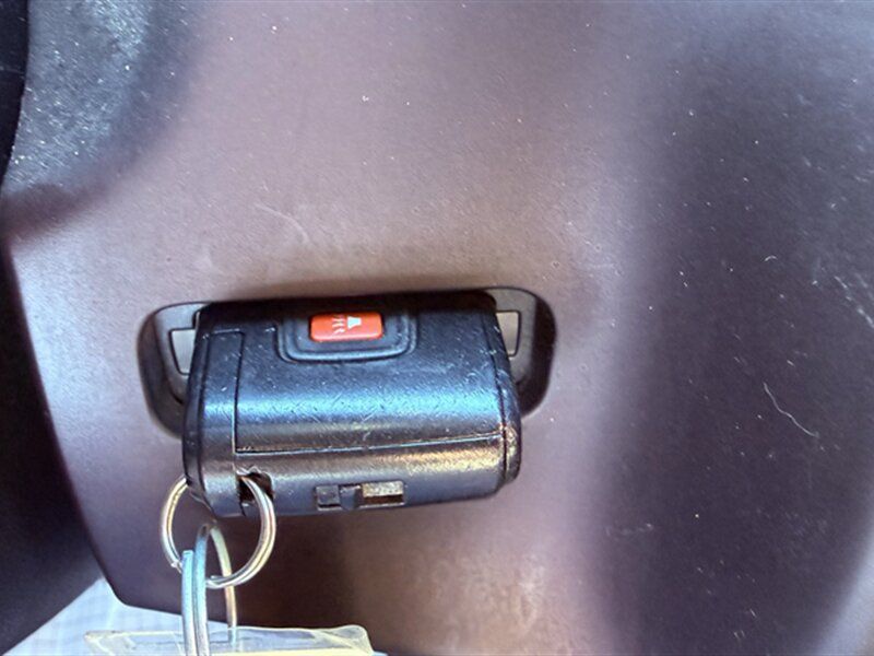 Used 2004 Toyota Prius FWD image 16