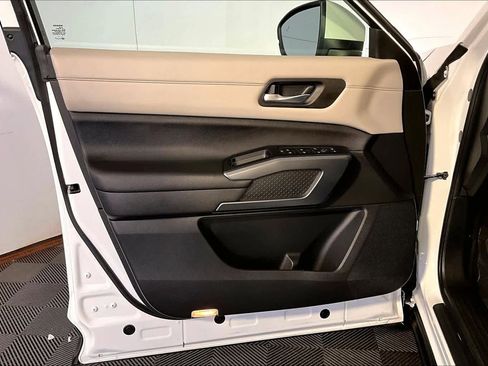 Used 2022 Nissan Pathfinder SL w/ SL Black Package image 21