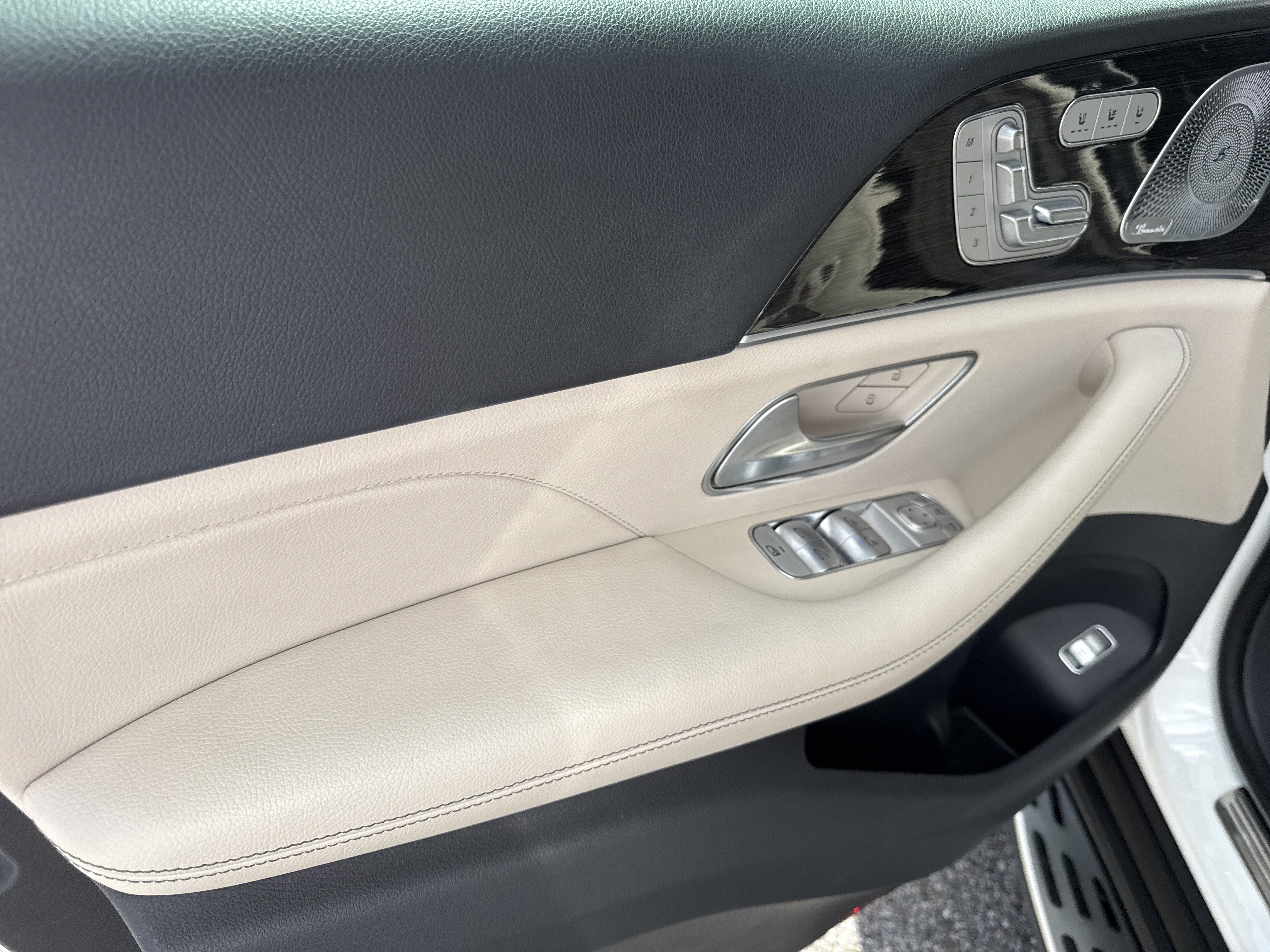 Used 2020 Mercedes-Benz GLS 450 4MATIC image 8