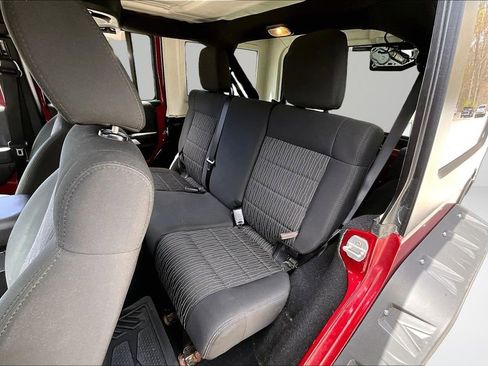 Used 2012 Jeep Wrangler Unlimited Sahara AWD/4WD image 20