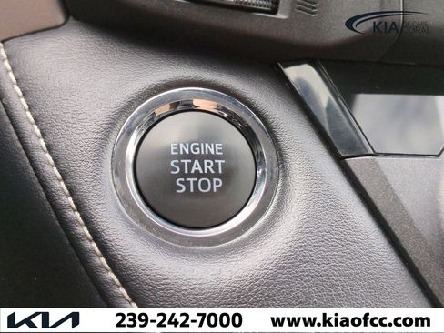 Used 2018 Toyota RAV4 Limited image 32