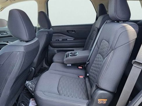 Certified 2025 Nissan Pathfinder SV image 14