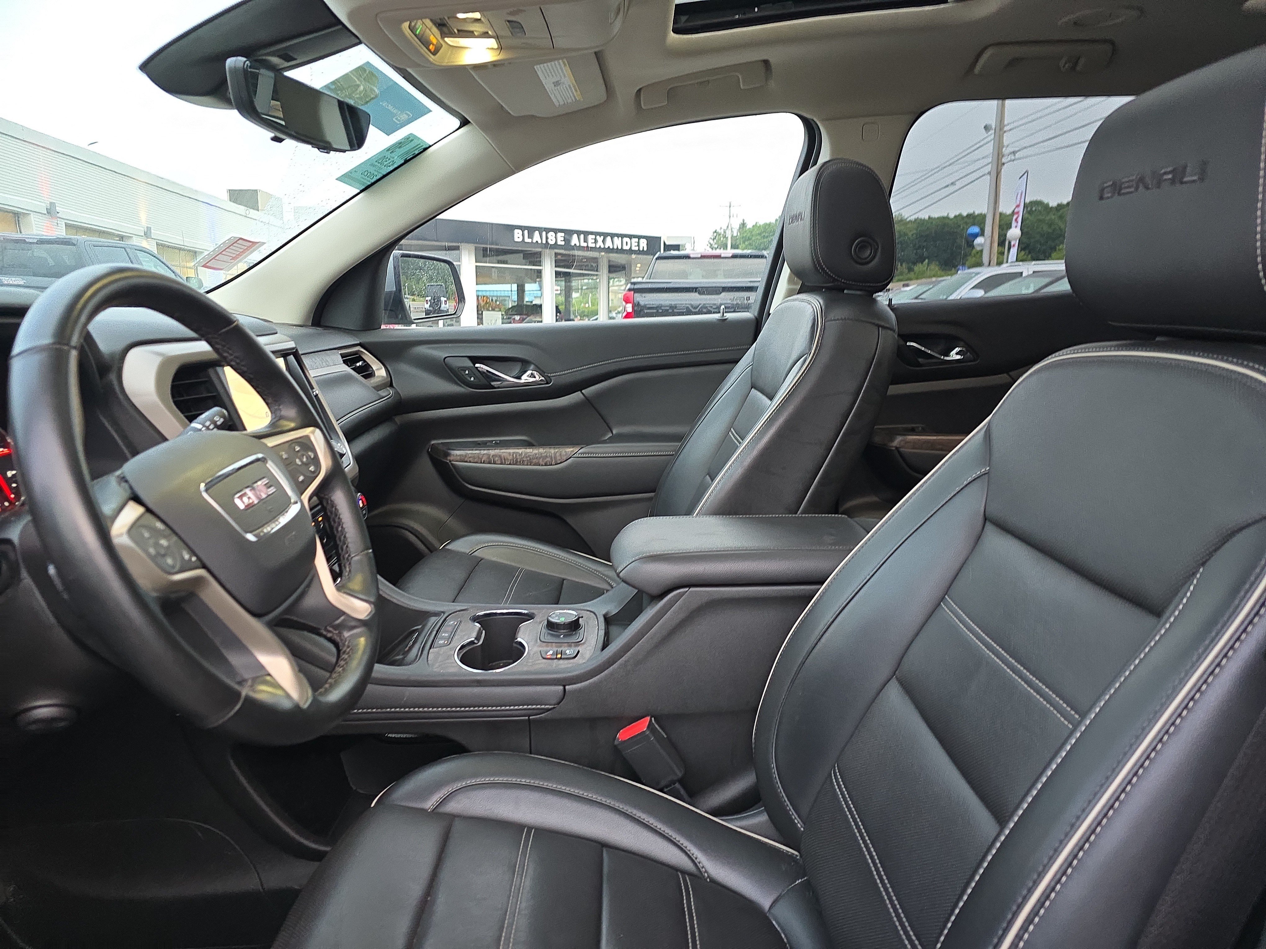 Used 2023 GMC Acadia Denali w/ Denali Technology Package AWD/4WD image 11