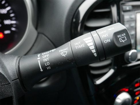 Used 2015 Nissan Juke SV w/ Technology Package image 23