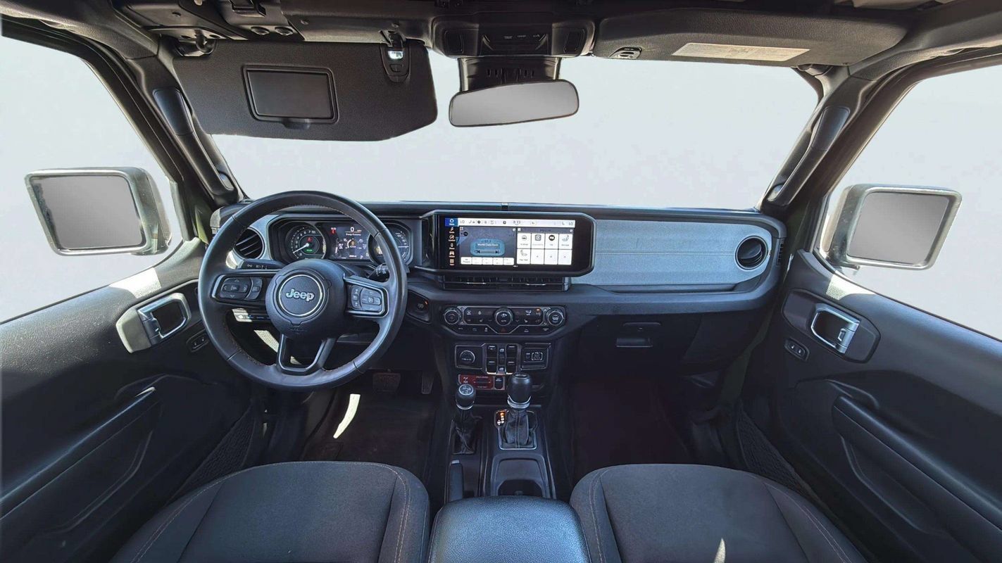 Used 2024 Jeep Wrangler Unlimited AWD/4WD image 9