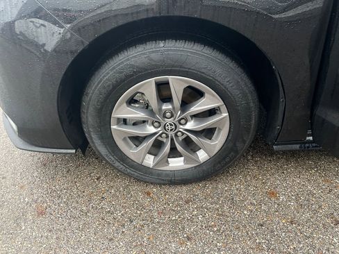 Certified 2023 Toyota Sienna XLE image 30