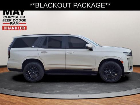 Used 2023 Cadillac Escalade Premium Luxury image 2