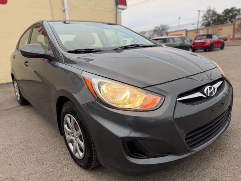 Used 2012 Hyundai Accent GLS image 3