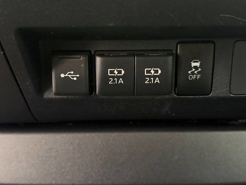 Used 2021 Toyota Tundra SR image 37