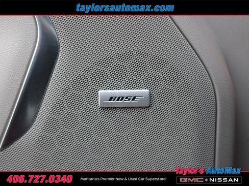 Used 2024 GMC Yukon XL SLT w/ SLT Luxury Package image 34