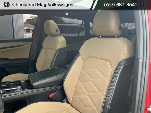 Used 2024 Volkswagen Atlas Cross Sport SE FWD image 19