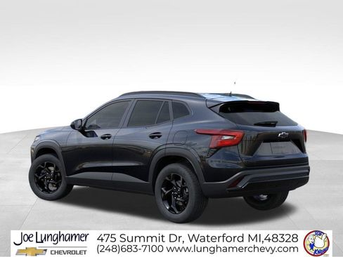 New 2026 Chevrolet Trax LT w/ Driver Confidence Package FWD image 3