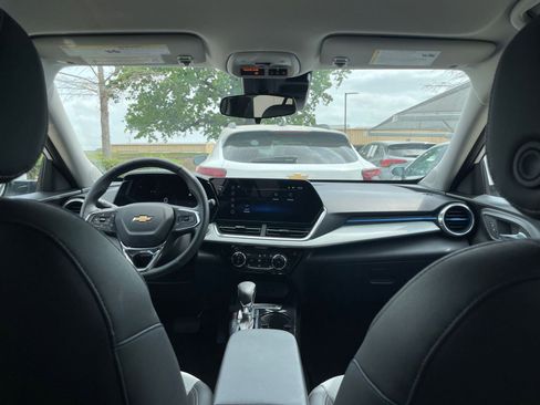 Used 2025 Chevrolet Trax LT w/ LT Convenience Package image 36