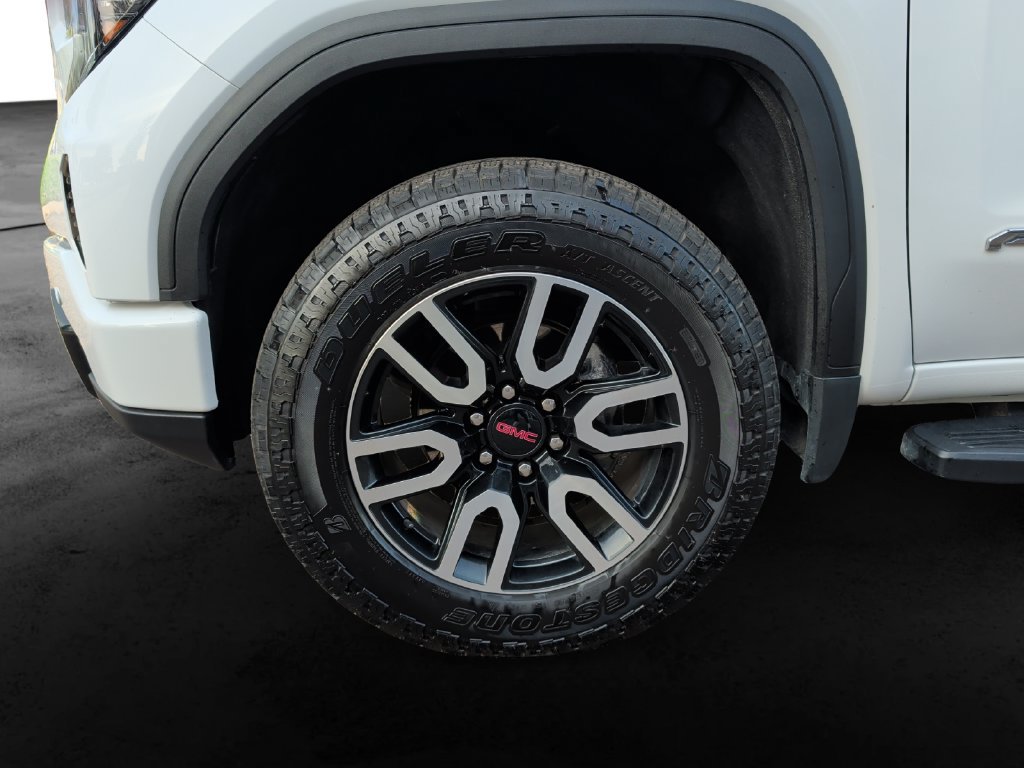 Used 2023 GMC Sierra 1500 AT4 w/ Technology Package AWD/4WD image 9