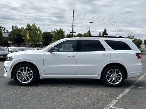 Used 2024 Dodge Durango GT RWD image 3