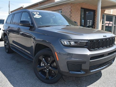 Used 2023 Jeep Grand Cherokee L Laredo image 1
