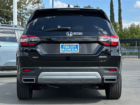 New 2025 Honda Pilot Touring image 5