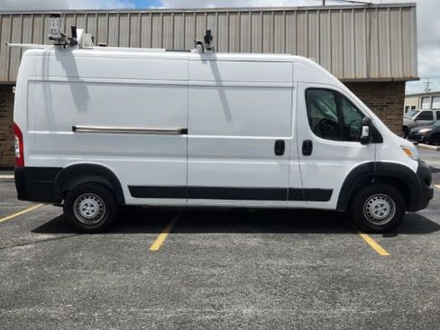 Used 2024 RAM ProMaster 2500 FWD image 2