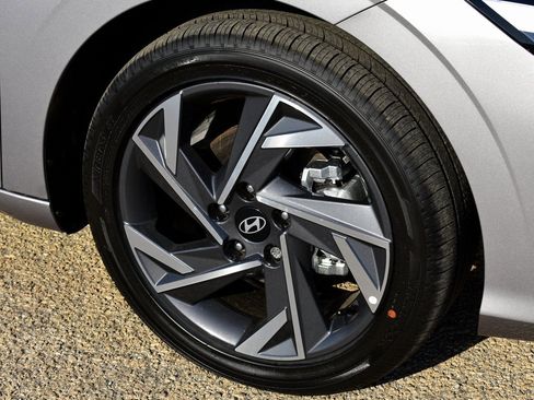 New 2025 Hyundai Elantra SEL image 6