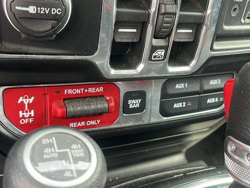 Used 2022 Jeep Wrangler Unlimited Rubicon 4xe w/ Steel Bumper Group AWD/4WD image 17